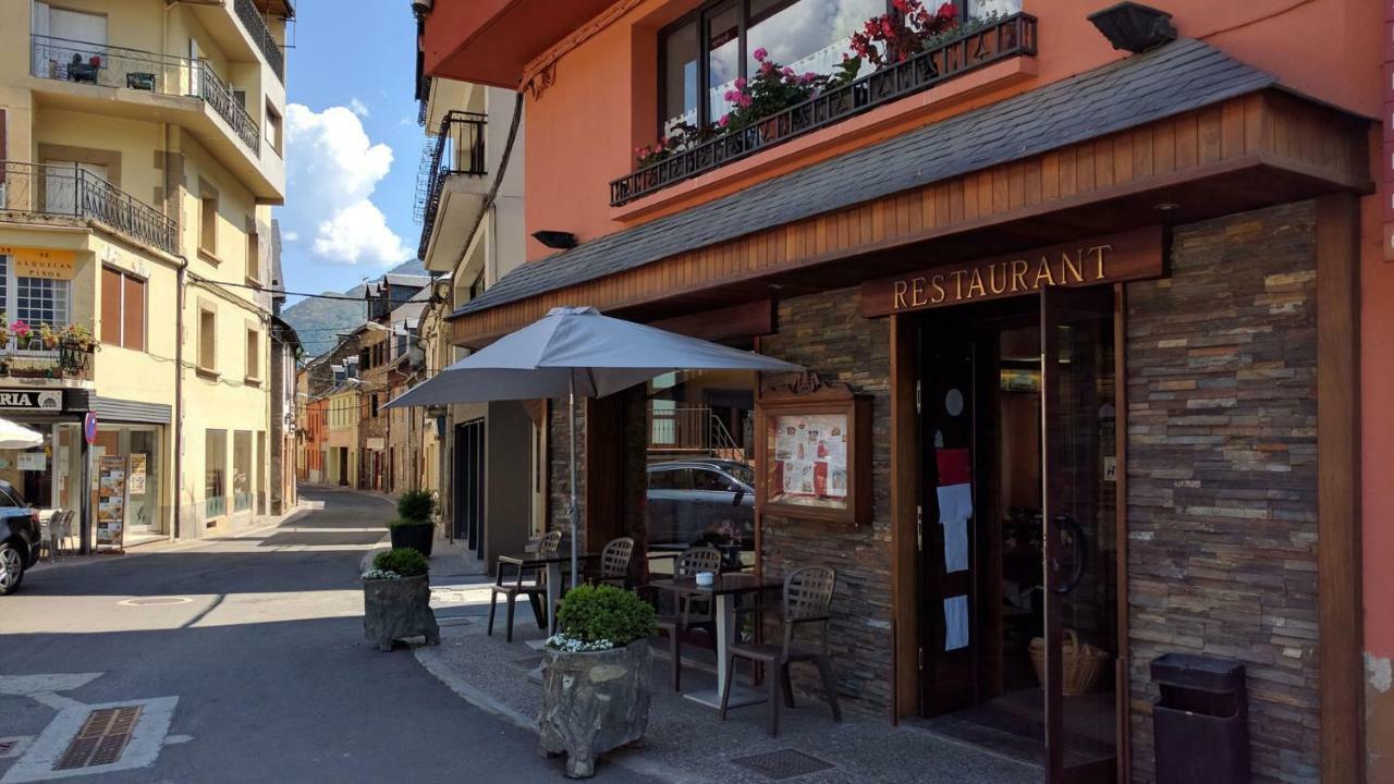 Hostal Talabart Лес Екстер'єр фото