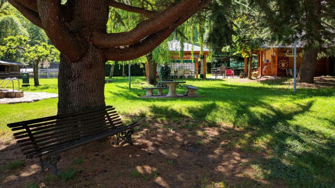Hostal Talabart Лес Екстер'єр фото