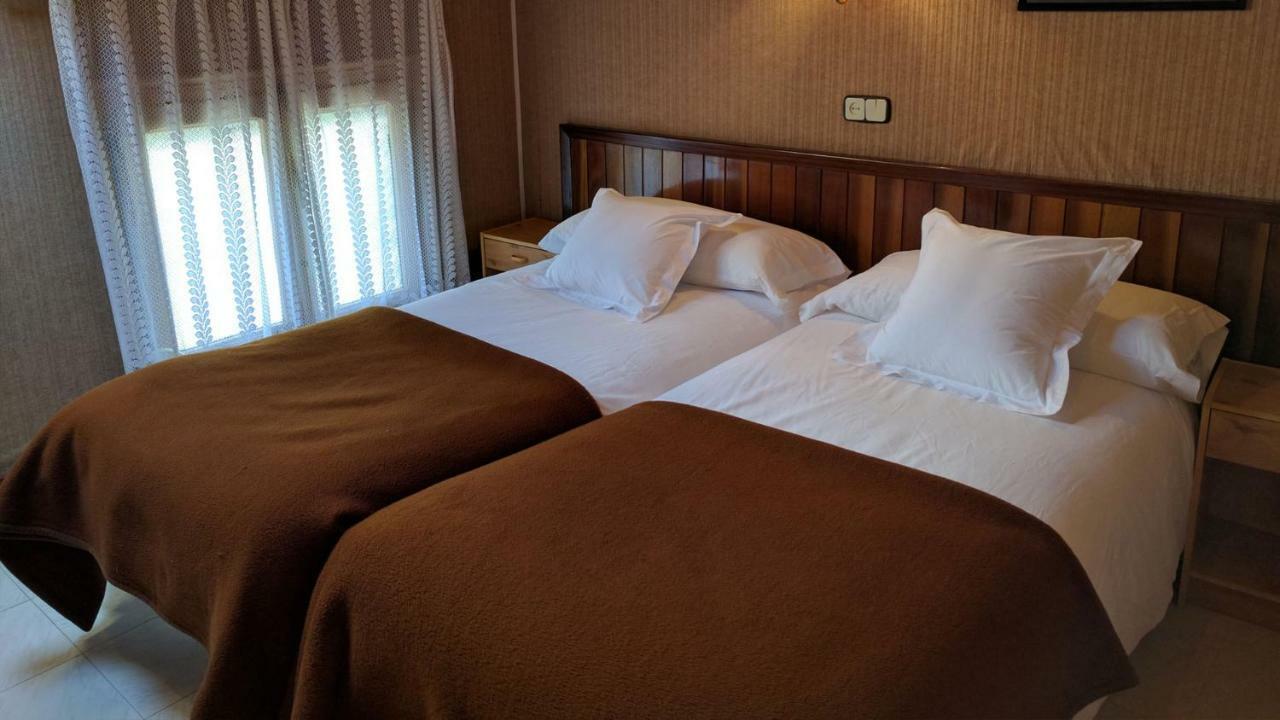 Hostal Talabart Лес Екстер'єр фото