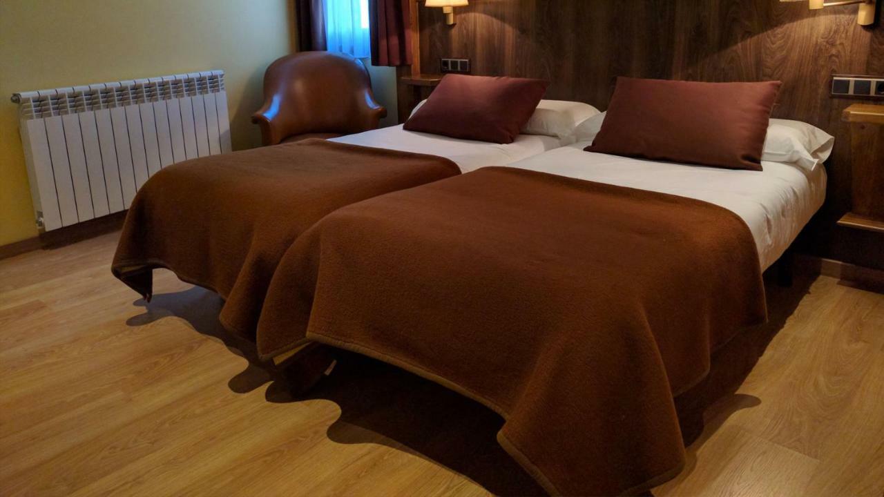Hostal Talabart Лес Екстер'єр фото