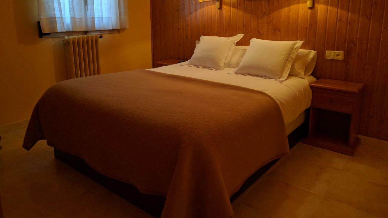 Hostal Talabart Лес Екстер'єр фото